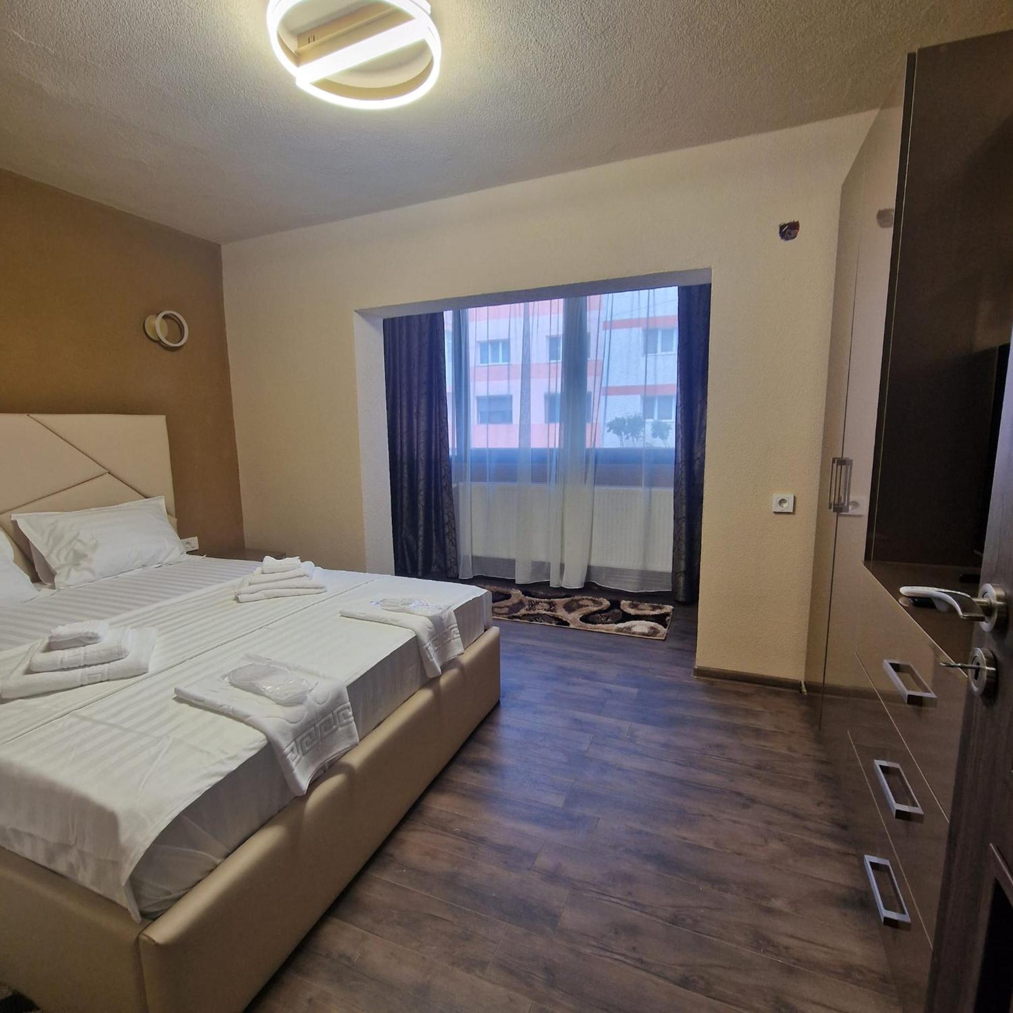 Apartament Iulius 3 Manastire Curtea de Argeş エクステリア 写真